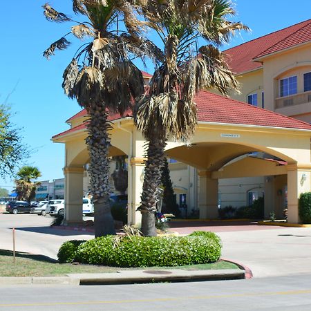 Baymont Inn & Suites Бренъм Екстериор снимка