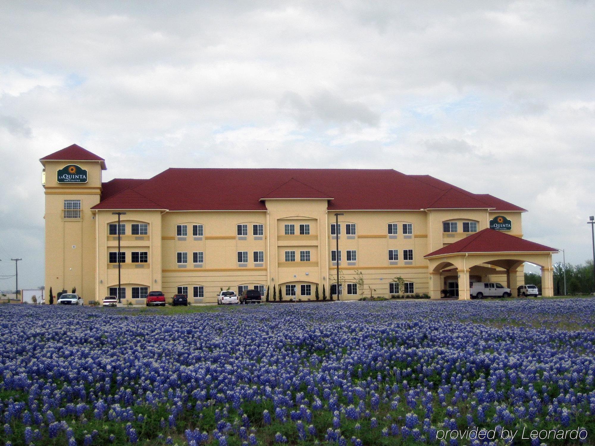 Baymont Inn & Suites Бренъм Екстериор снимка
