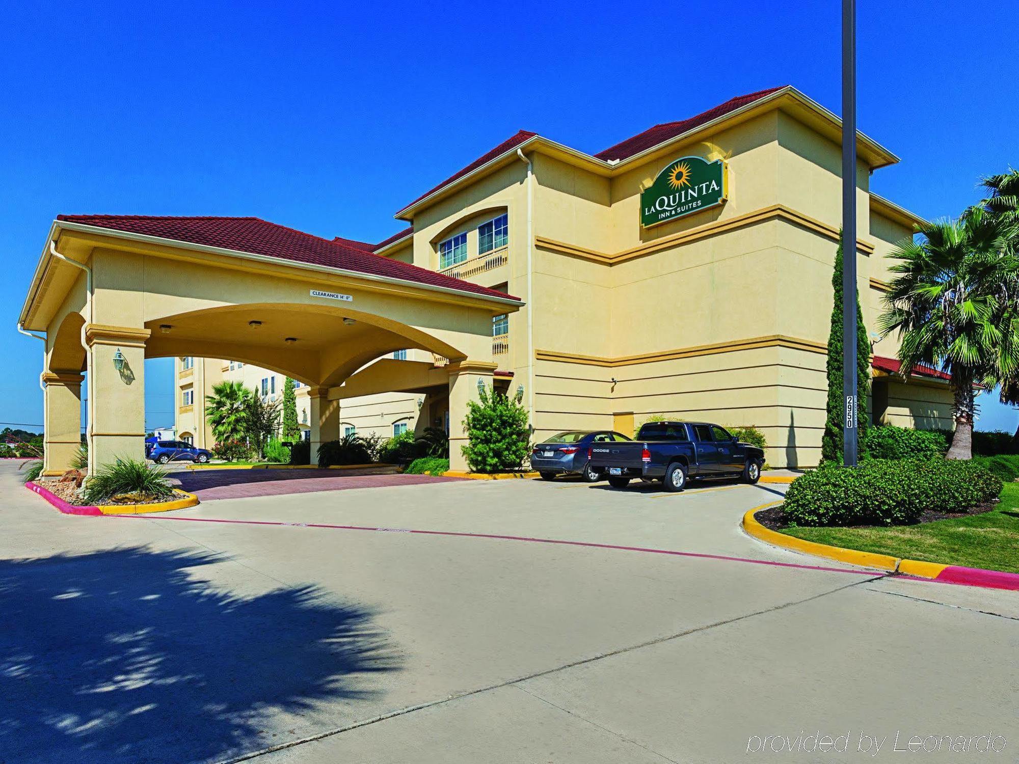 Baymont Inn & Suites Бренъм Екстериор снимка
