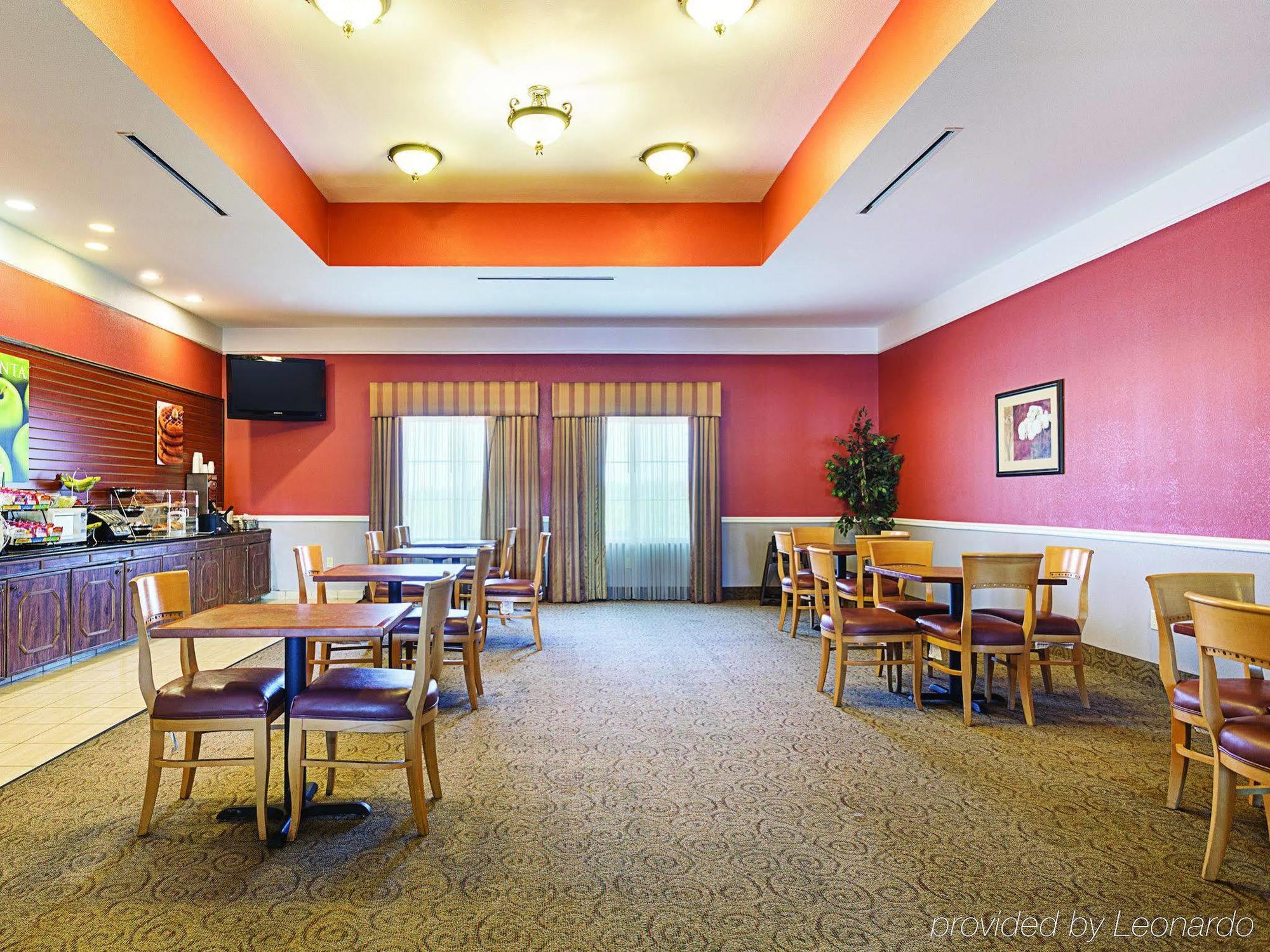 Baymont Inn & Suites Бренъм Екстериор снимка