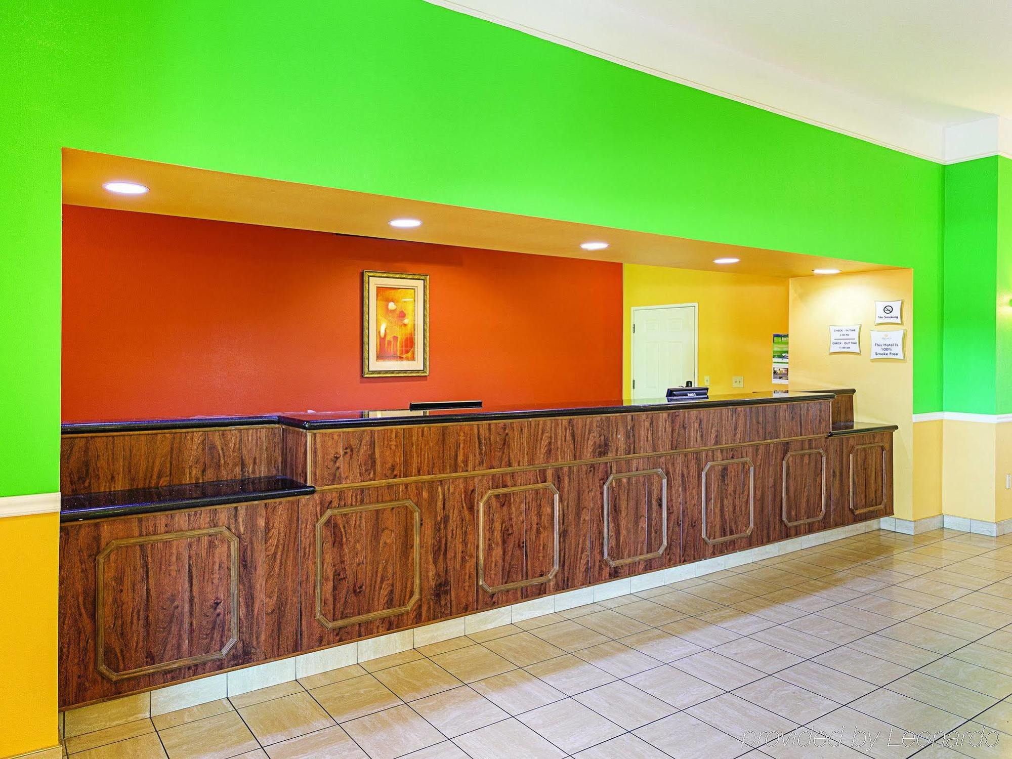 Baymont Inn & Suites Бренъм Екстериор снимка