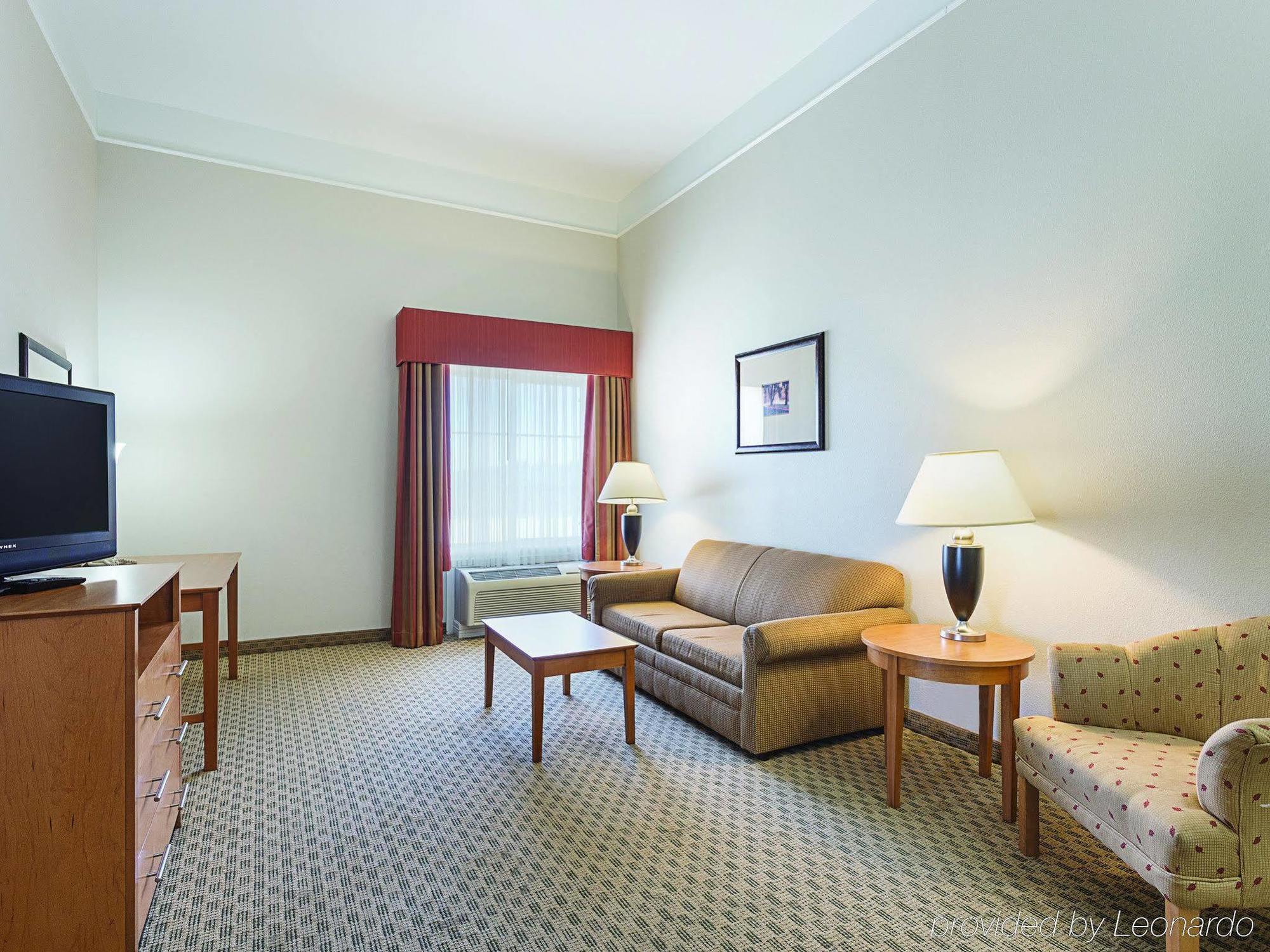 Baymont Inn & Suites Бренъм Екстериор снимка