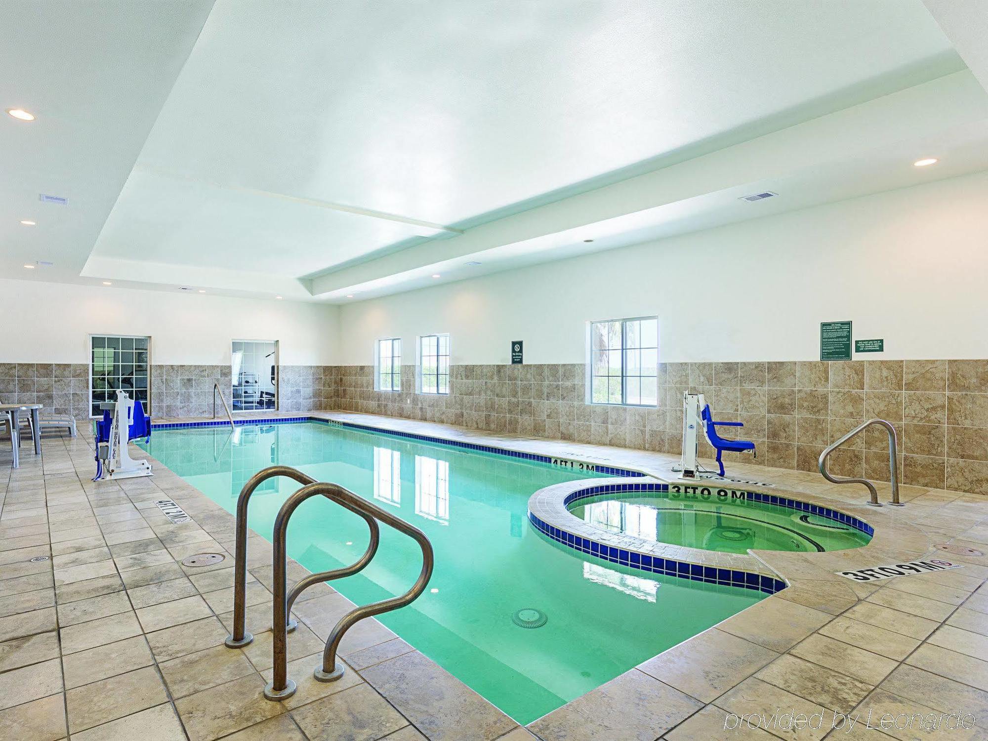 Baymont Inn & Suites Бренъм Екстериор снимка