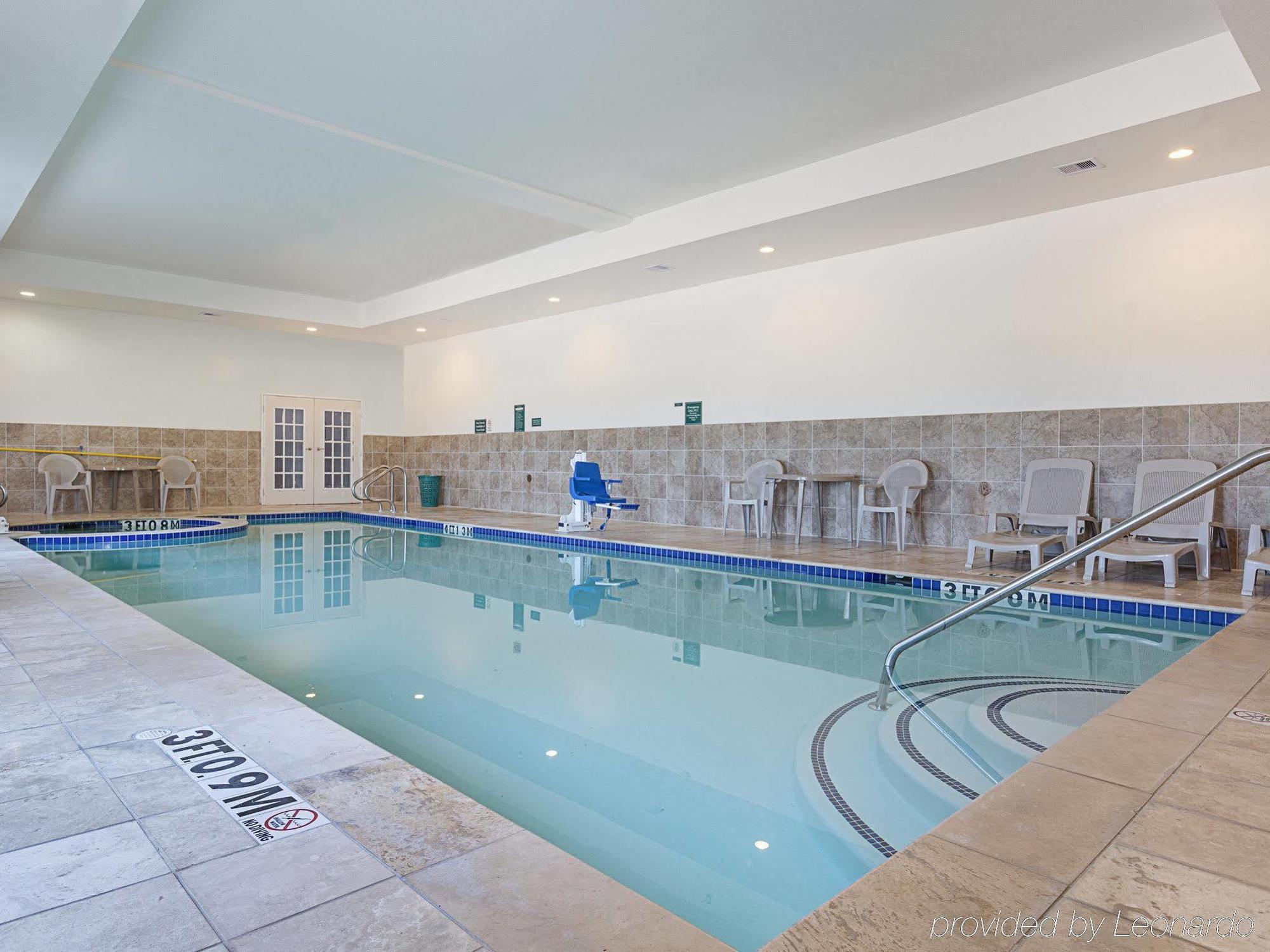 Baymont Inn & Suites Бренъм Екстериор снимка