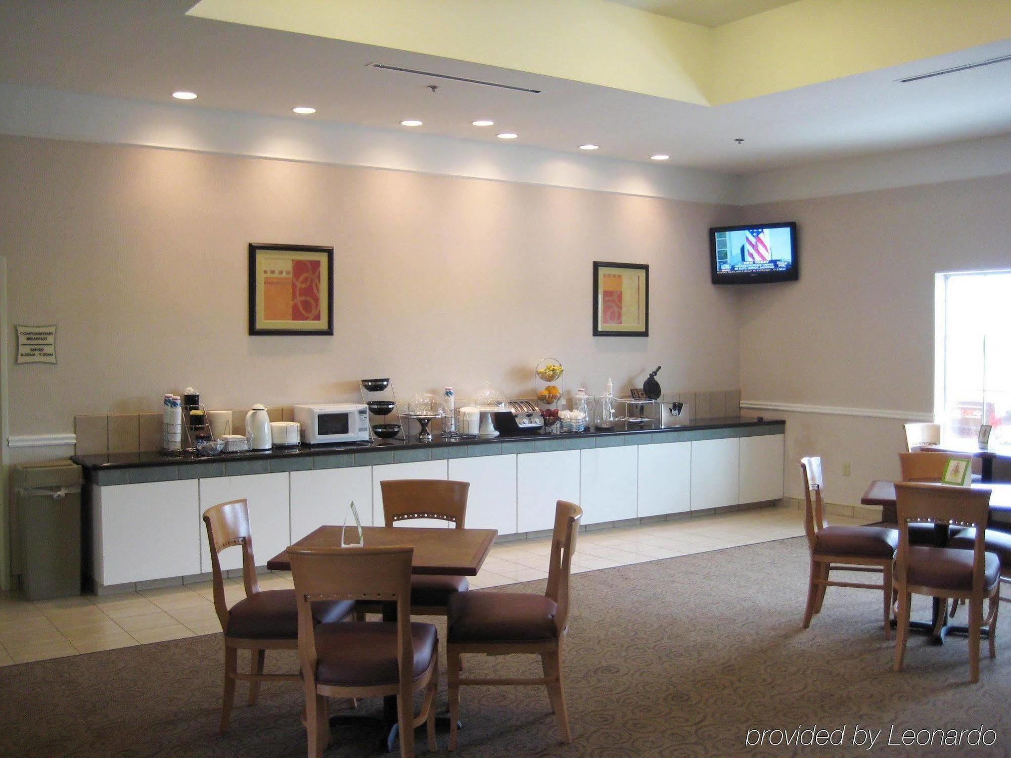 Baymont Inn & Suites Бренъм Екстериор снимка
