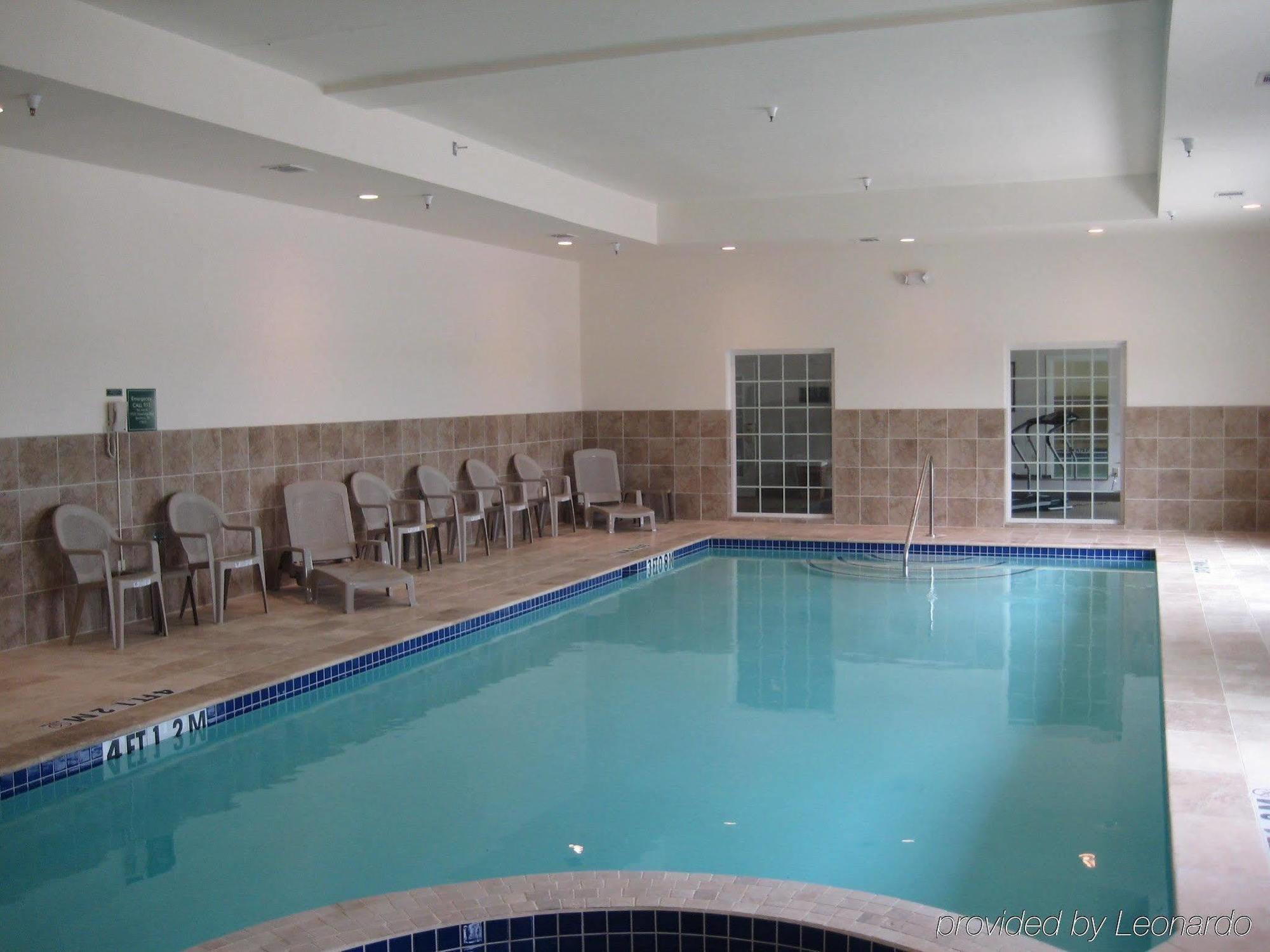 Baymont Inn & Suites Бренъм Екстериор снимка